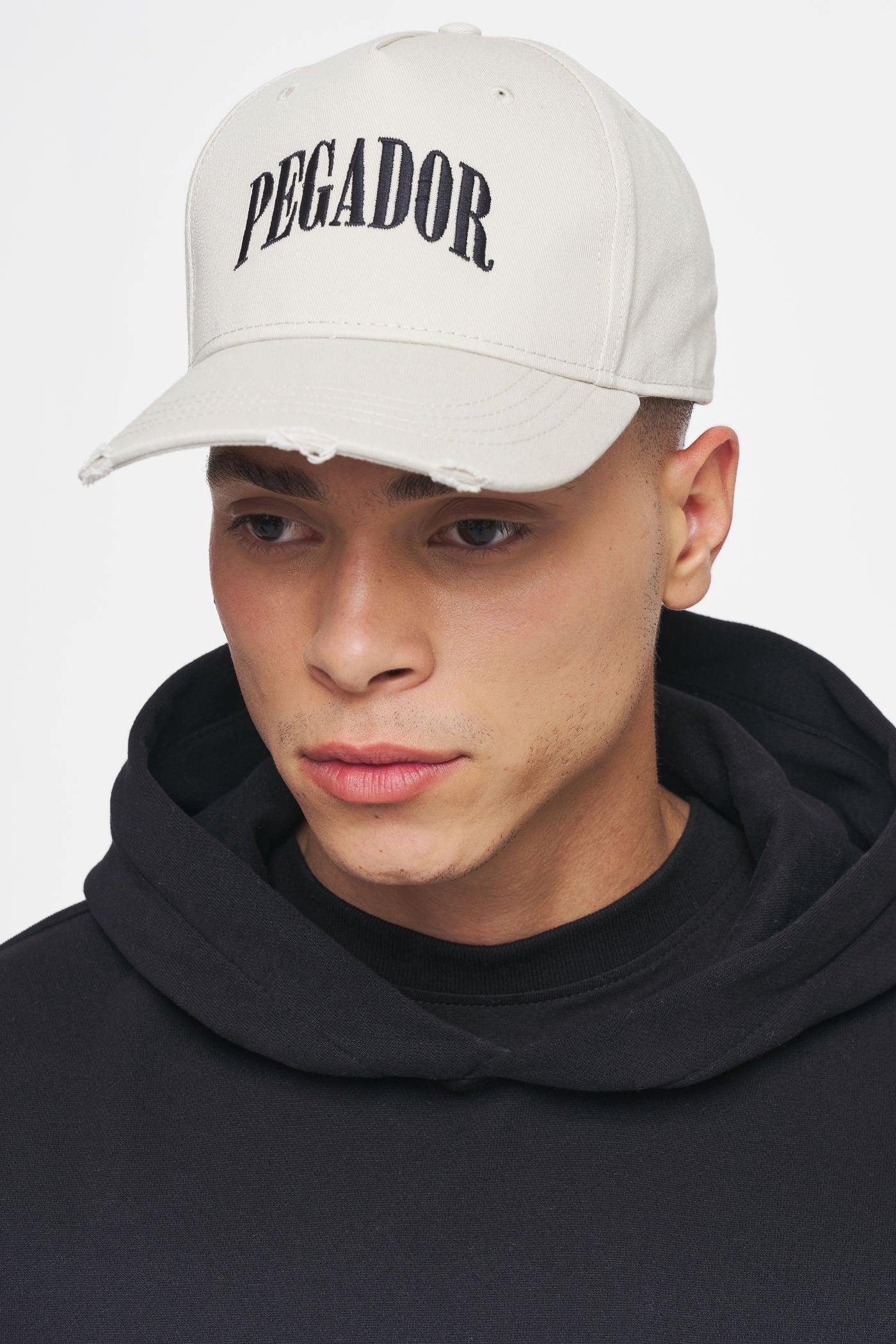 Pegador Torrance Destroyed Cap Sand Hauptansicht aus der Ahead of Time Kollektion für Herren