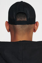 Pegador Ottawa Trucker Cap White Black Seitenansicht aus der Cold Hearted Kollektion für Herren