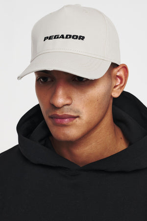 Pegador Reo Destroyed Cap Sand Hauptansicht aus der Cold Hearted Kollektion für Herren