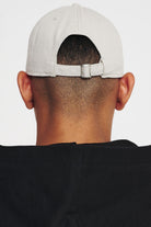 Pegador Reo Destroyed Cap Sand Seitenansicht aus der Cold Hearted Kollektion für Herren