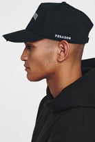 Pegador Brock Destroyed Cap Black Ganzkörper Bild aus der Cold Hearted Kollektion für Herren