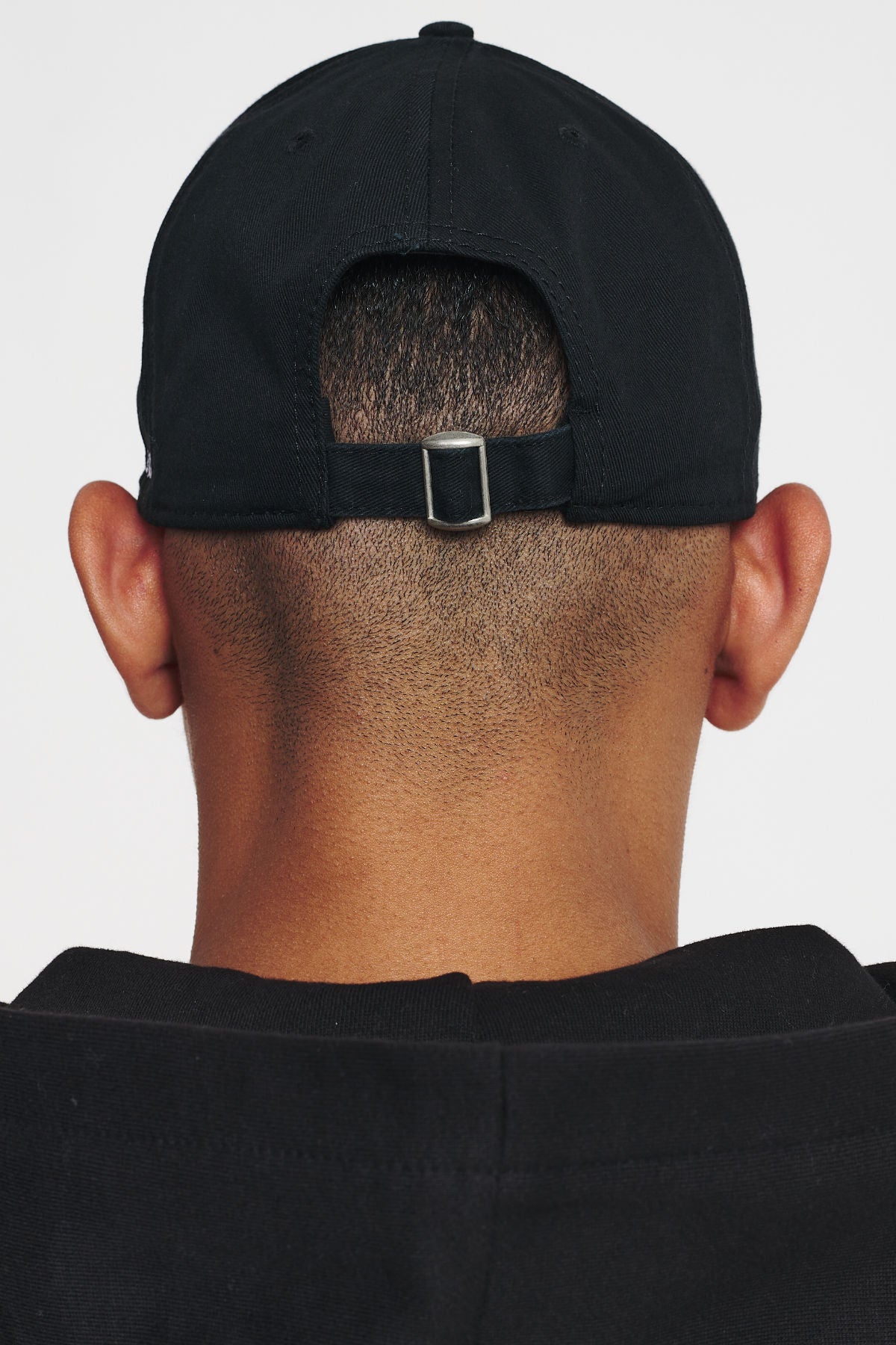 Pegador Brock Destroyed Cap Black Seitenansicht aus der Cold Hearted Kollektion für Herren