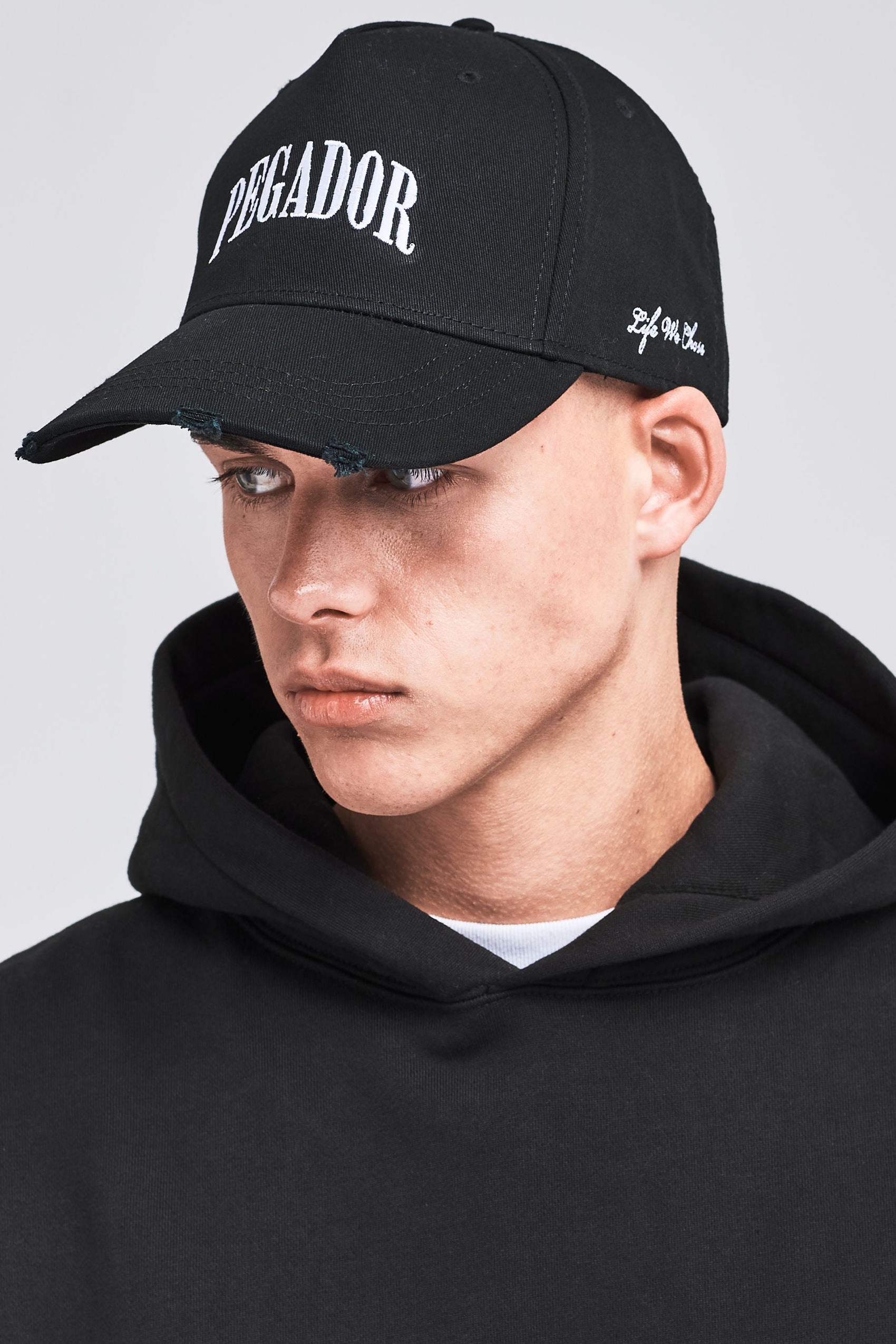 Pegador Cali LWC Destroyed Cap Black White Hauptansicht aus der Life We Chose Kollektion für Herren