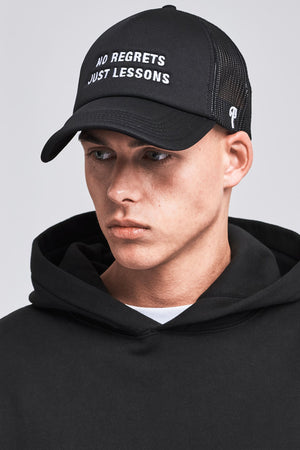 Pegador No Regrets Trucker Cap Black White Hauptansicht aus der Life We Chose Kollektion für Herren