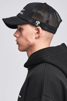 Pegador No Regrets Trucker Cap Black White Ganzkörper Bild aus der Life We Chose Kollektion für Herren