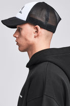 Pegador The Life We Chose Trucker Cap White Black Ganzkörper Bild aus der Life We Chose Kollektion für Herren