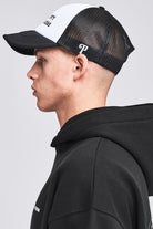 Pegador No Regrets Trucker Cap White Black Ganzkörper Bild aus der Life We Chose Kollektion für Herren