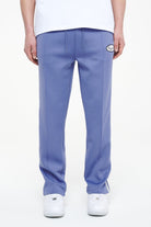 Pegador Davie Wide Track Pants Magic Violet Angels Cream Seitenansicht aus der Trust The Process Kollektion für Herren