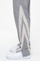 Pegador Ascot Track Pants Dusk Grey Angels Cream Detailshot aus der Trust The Process Kollektion für Herren