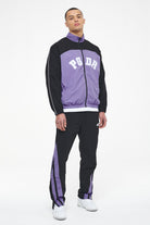 Pegador Ascot Track Pants Black Magic Violet Ganzkörper Bild aus der Trust The Process Kollektion für Herren