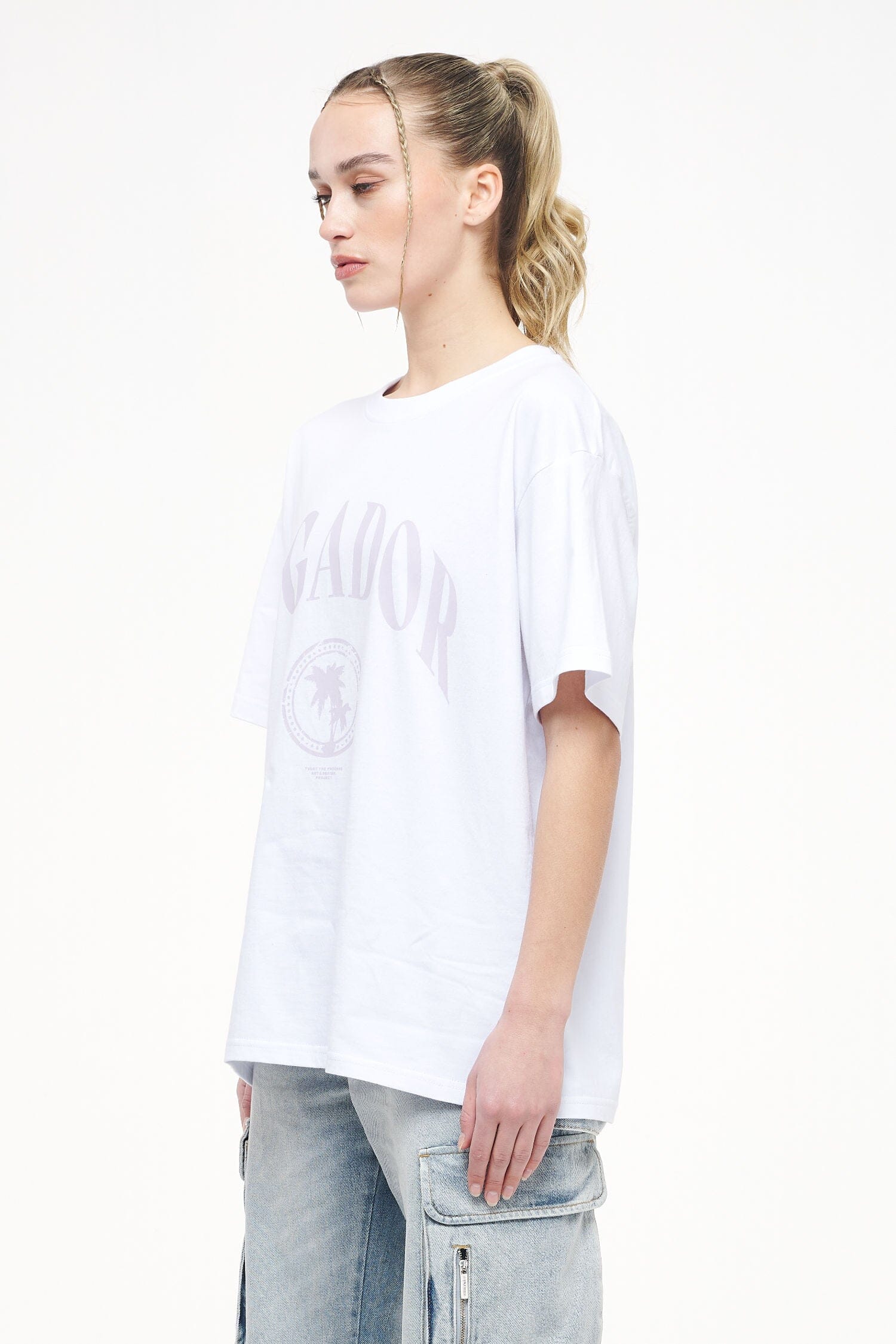 Pegador Solan Oversized Tee White Seitenansicht aus der Trust The Process Kollektion für DaHerren