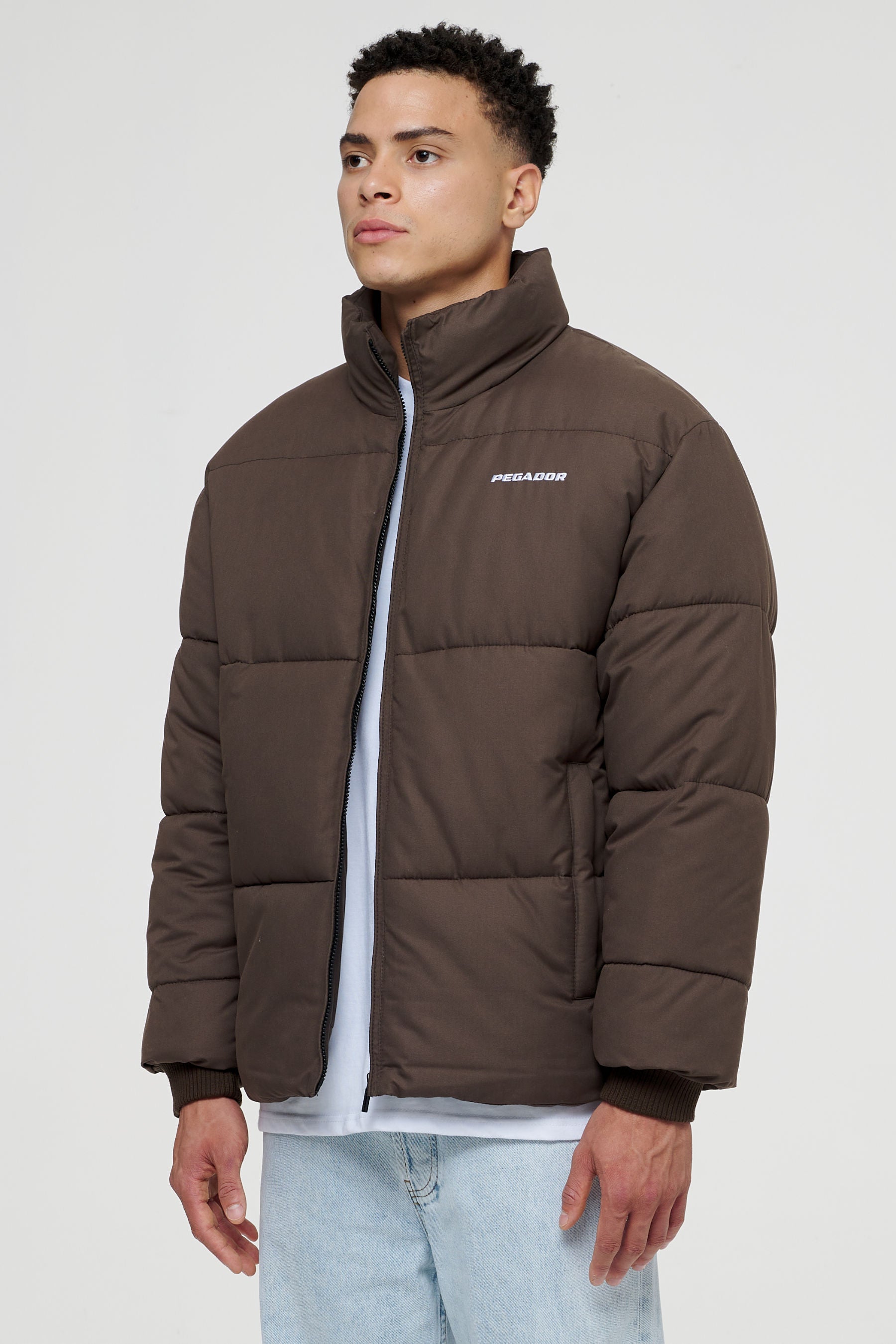 Pegador Solin Puffer Jacket Brown Gegenansicht aus der PEGADOR® Outerwear 22 Kollektion für Herren