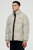 Pegador Solin Puffer Jacket Beige Gegenansicht aus der PEGADOR® Outerwear 22 Kollektion für Herren