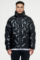 Pegador Lugo Oversized Monogram Puffer Jacket Black Seitenansicht aus der PEGADOR® Outerwear 22 Kollektion für Herren