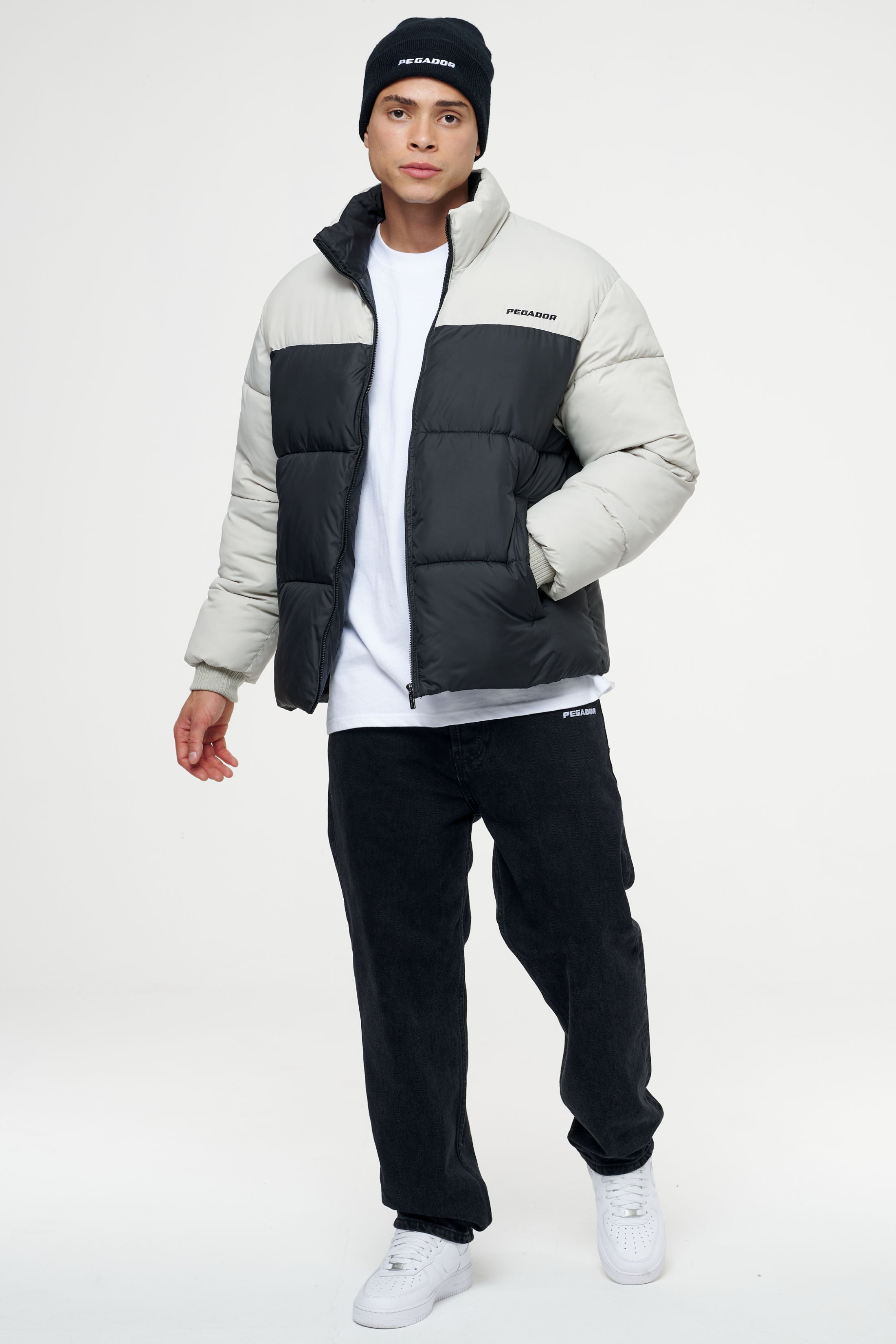 Pegador Marrero Patchwork Puffer Jacket Black Ash Grey Ganzkörper Bild aus der PEGADOR® Outerwear 22 Kollektion für Herren