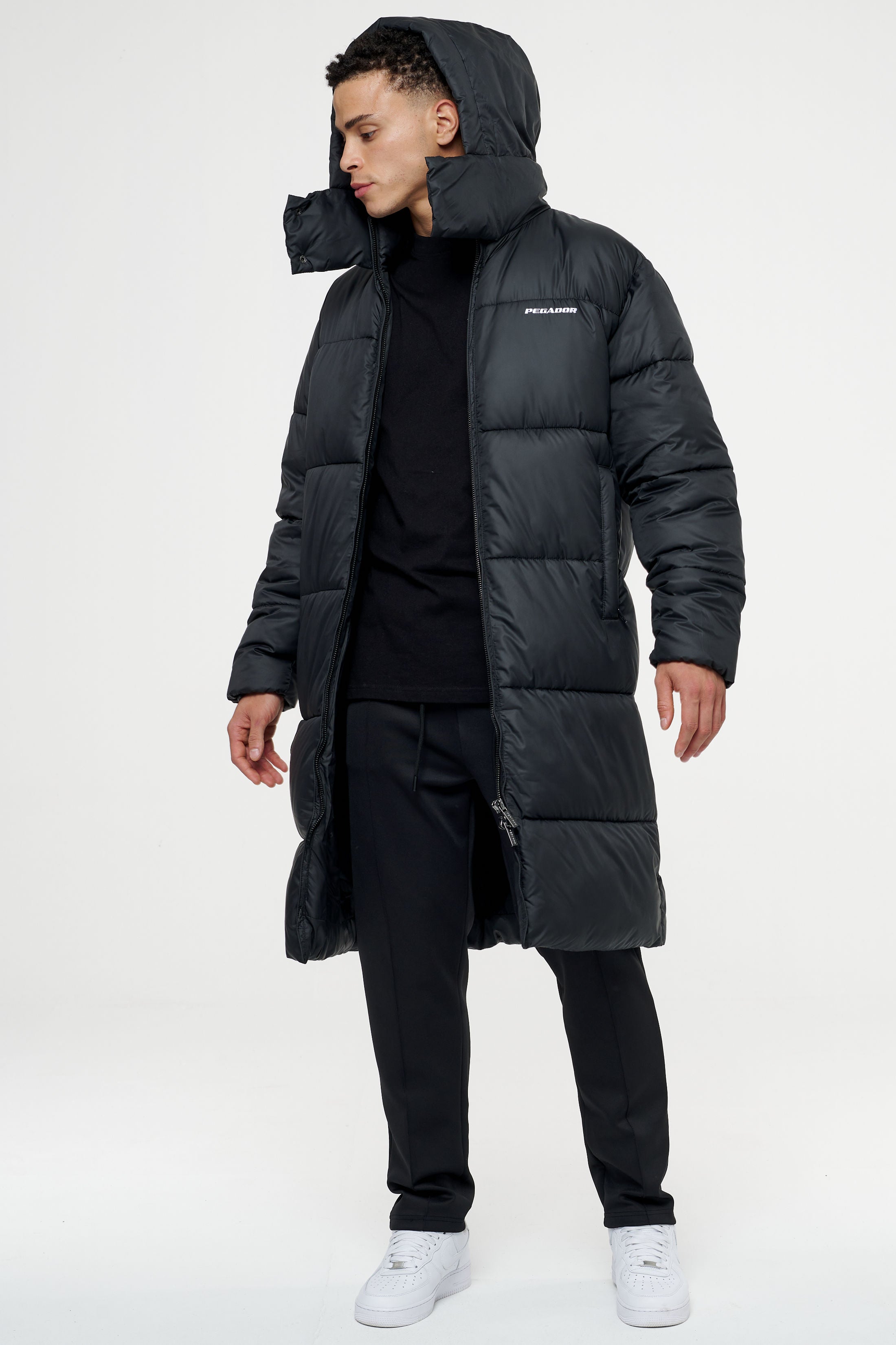 Pegador Vigo Puffer Coat Black Ganzkörper Bild aus der PEGADOR® Outerwear 22 Kollektion für Herren