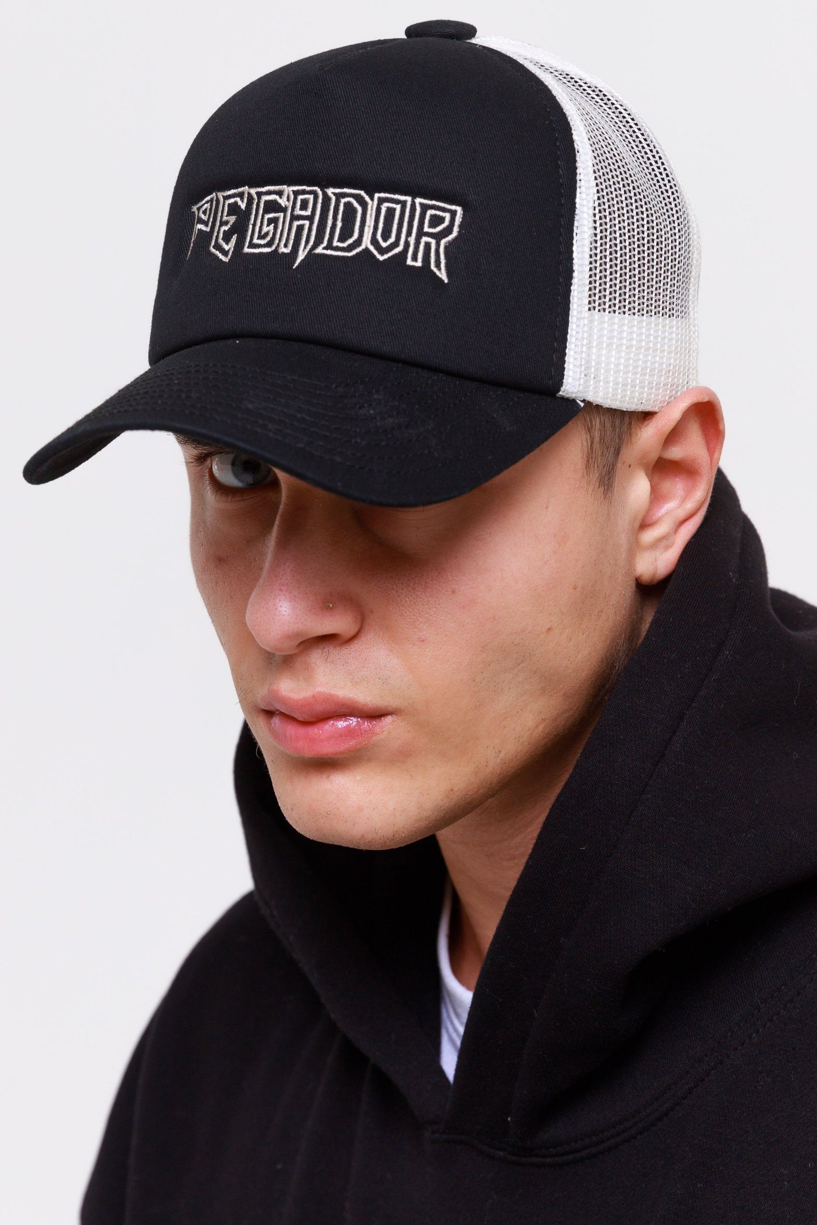 Pegador Oregon Trucker Cap Black Hauptansicht aus der Wild Society Kollektion für Herren